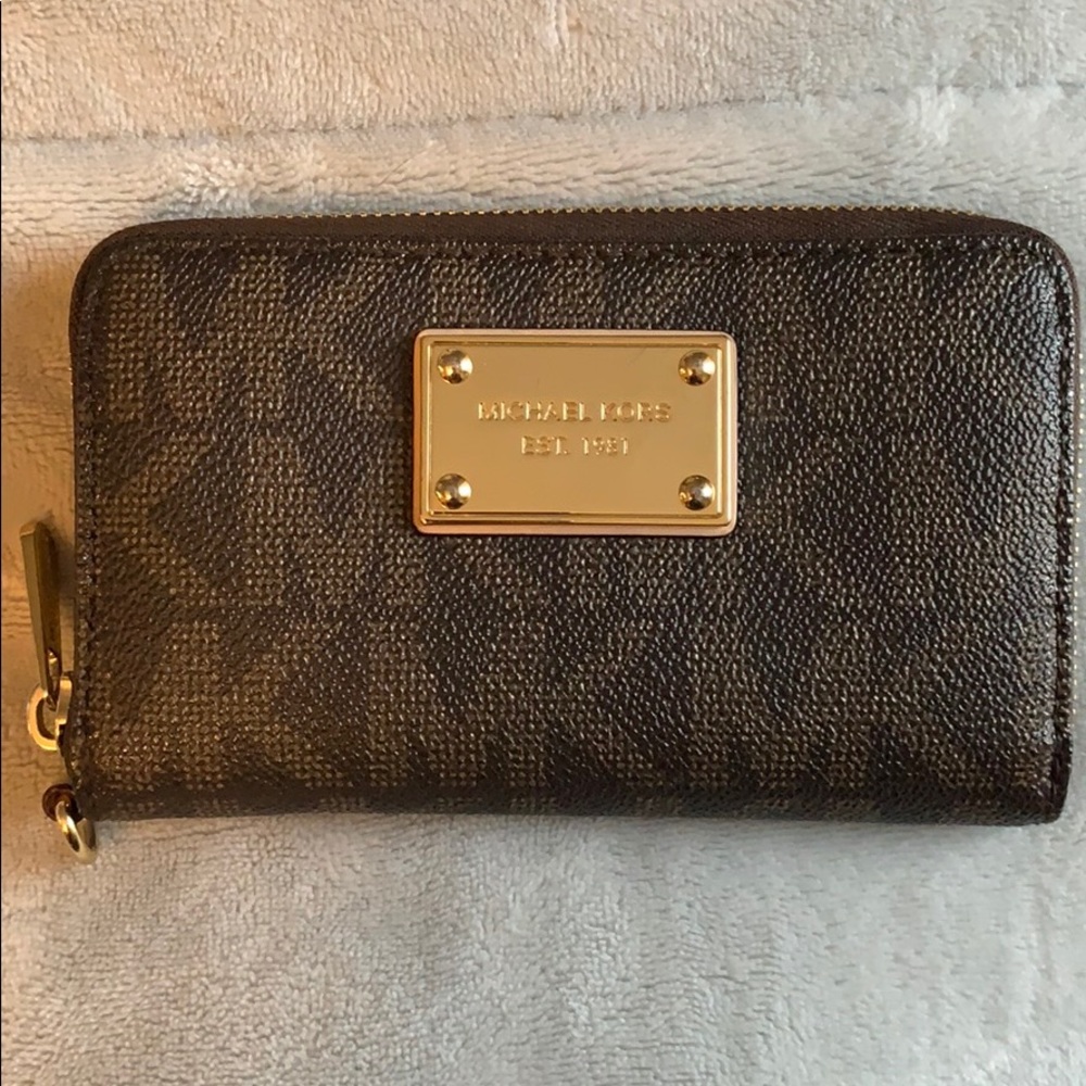 michael kors brown and gold wristlet